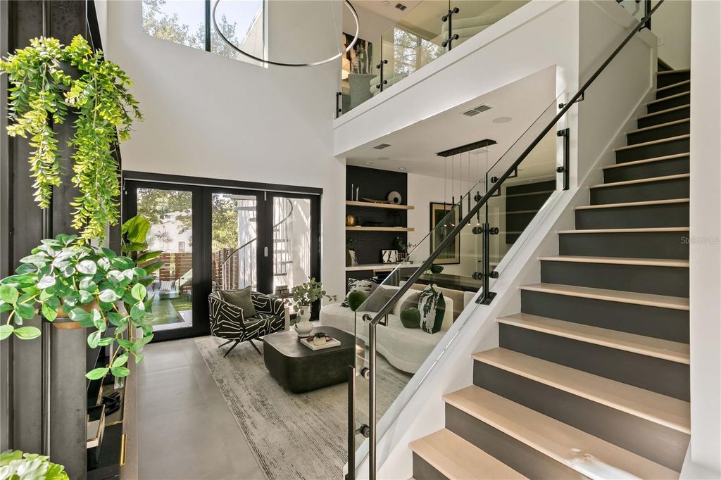 Image 8 of property listing at 1322 W GRACE STREET, Tampa, FL 33607