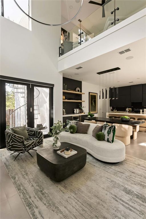 Image 10 of property listing at 1322 W GRACE STREET, Tampa, FL 33607