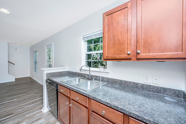 142 Avalon Road, Summerville, SC 29483