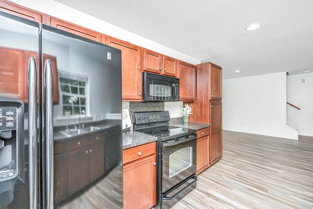 142 Avalon Road, Summerville, SC 29483