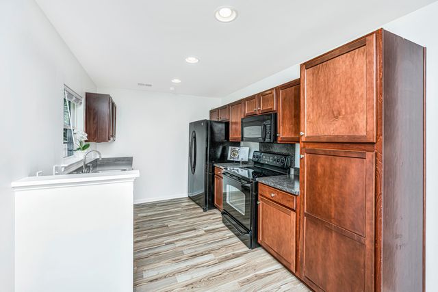 142 Avalon Road, Summerville, SC 29483