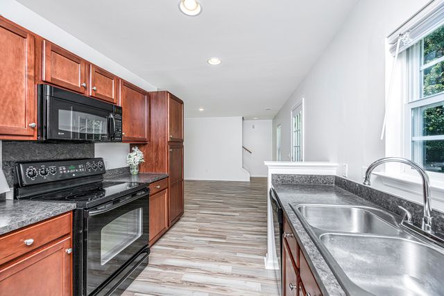 142 Avalon Road, Summerville, SC 29483