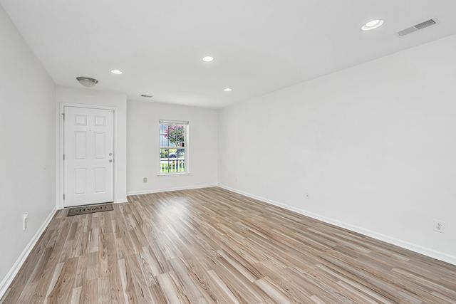142 Avalon Road, Summerville, SC 29483