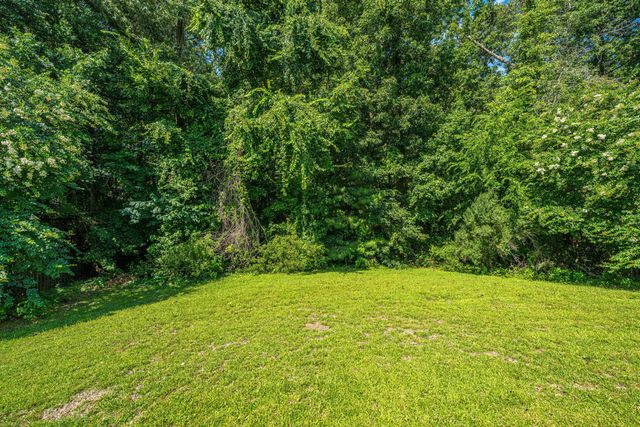 142 Avalon Road, Summerville, SC 29483