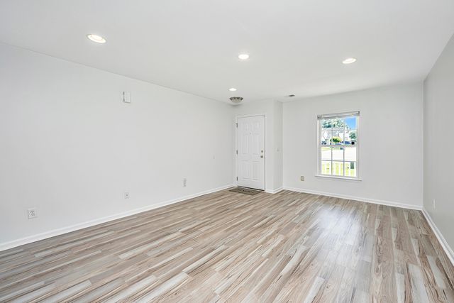 142 Avalon Road, Summerville, SC 29483