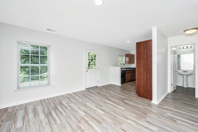 142 Avalon Road, Summerville, SC 29483