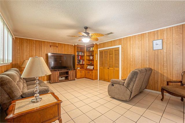 5627 W CIRCLE Drive, Alexandria, LA 71301