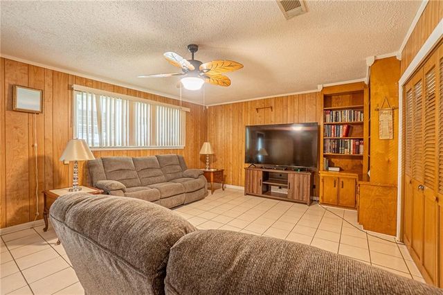 5627 W CIRCLE Drive, Alexandria, LA 71301