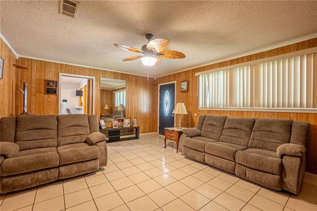 5627 W CIRCLE Drive, Alexandria, LA 71301