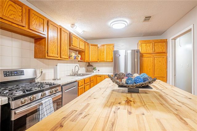 5627 W CIRCLE Drive, Alexandria, LA 71301