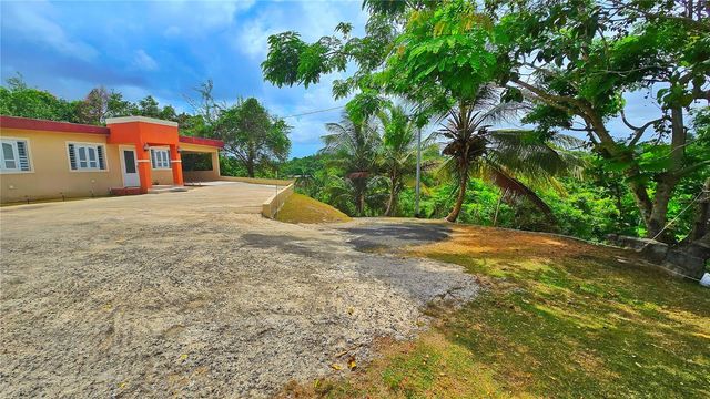 ST. 823 KM 1.1 BO. RIO LAJAS 1-A, Toa Alta, PR 00953