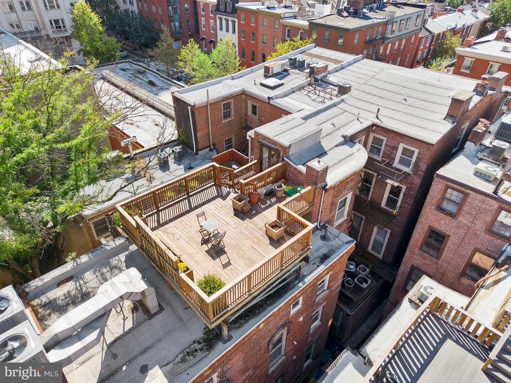 Image 2 of property listing at 1615-1617 SPRUCE ST #400, Philadelphia, PA 19103