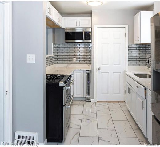 20051 Prairie Street, Detroit, MI 48221