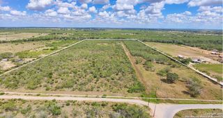 299/115 CR 779, Devine, TX 78016