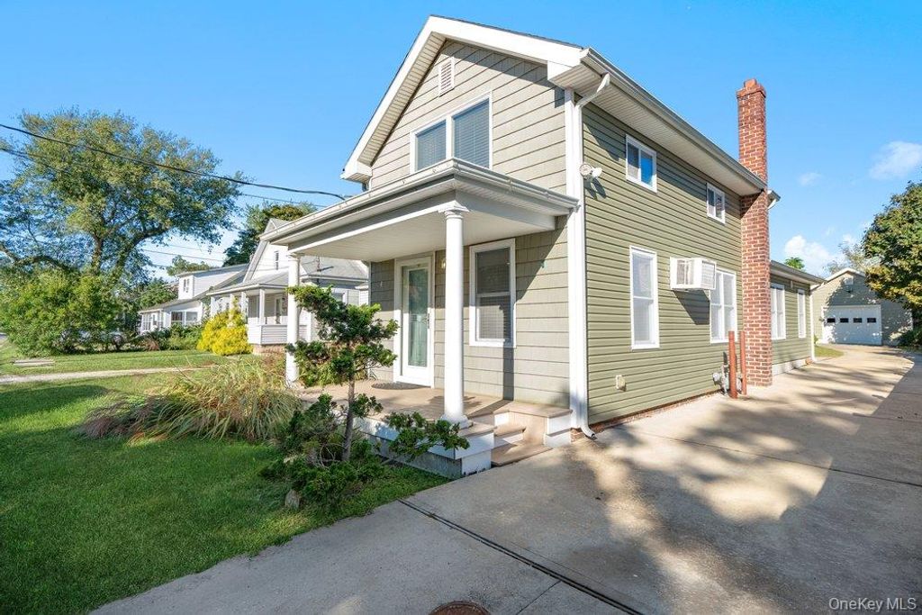 83 Nottingham Avenue, Patchogue, NY 11772 — photo 2