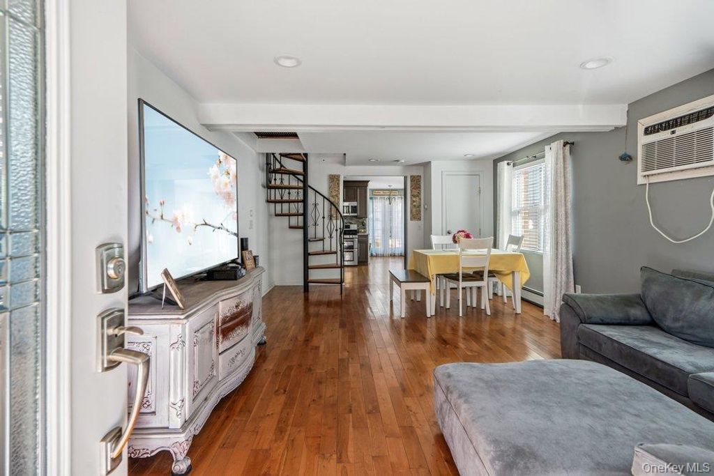 83 Nottingham Avenue, Patchogue, NY 11772 — photo 4