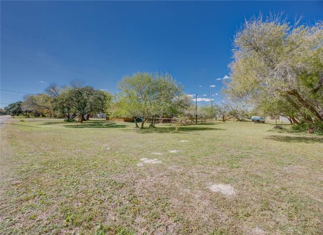 620 W Nelson Ave, Aransas Pass, TX 78336