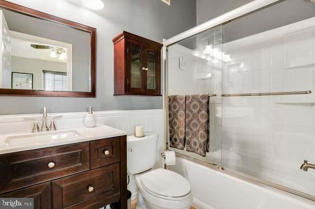 5008 9TH ST S, Arlington, VA 22204