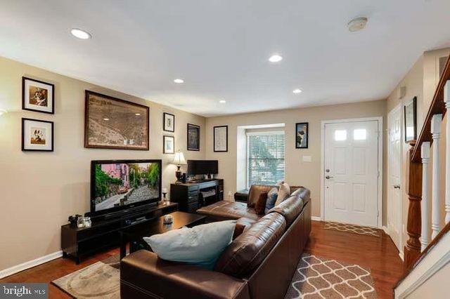 5008 9TH ST S, Arlington, VA 22204