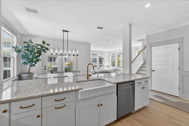 1506 N Lakeshore Drive, Mount Pleasant, SC 29466