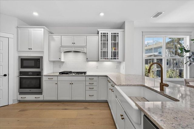 1506 N Lakeshore Drive, Mount Pleasant, SC 29466