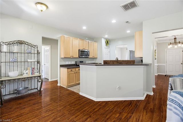 4134 Grassy Knoll Circle, Winston-salem, NC 27107