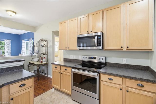 4134 Grassy Knoll Circle, Winston-salem, NC 27107