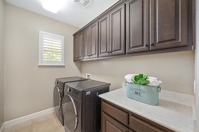 936 Anvil Cir, Rocklin, CA 95765