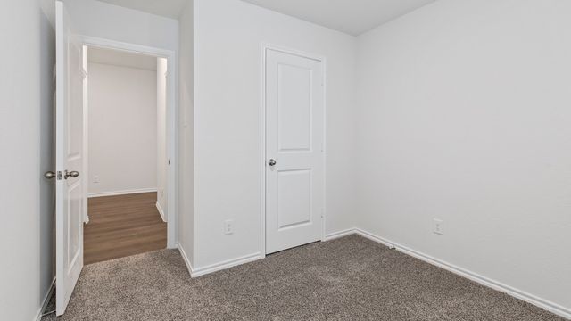 901 Barton Drive, Ennis, TX 75119