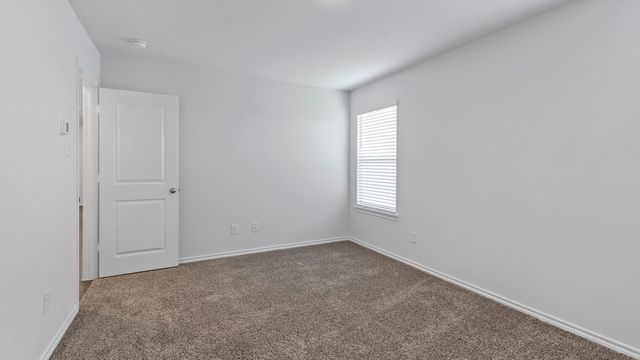 901 Barton Drive, Ennis, TX 75119