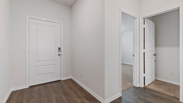 901 Barton Drive, Ennis, TX 75119