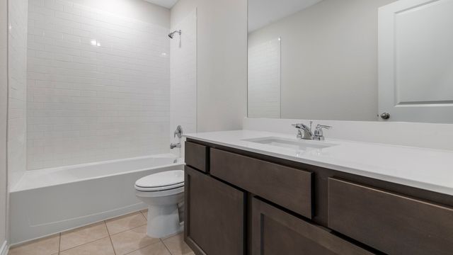 901 Barton Drive, Ennis, TX 75119