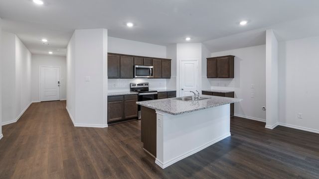 901 Barton Drive, Ennis, TX 75119