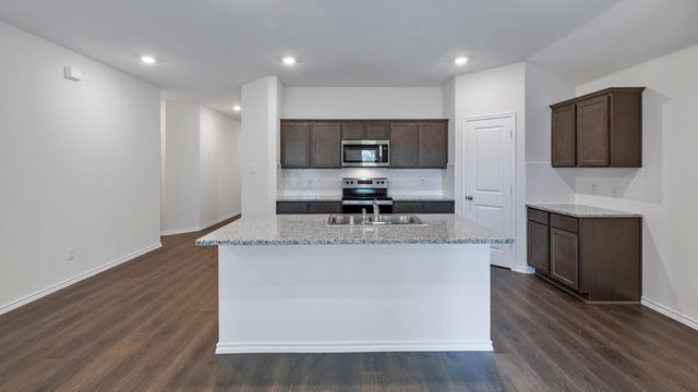 901 Barton Drive, Ennis, TX 75119