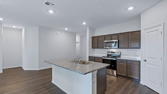 901 Barton Drive, Ennis, TX 75119