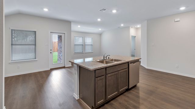 901 Barton Drive, Ennis, TX 75119