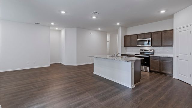 901 Barton Drive, Ennis, TX 75119