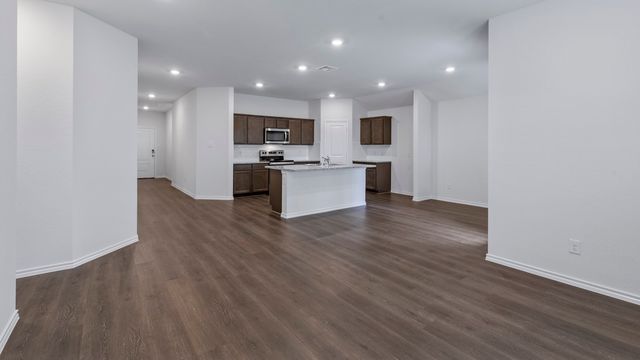 901 Barton Drive, Ennis, TX 75119