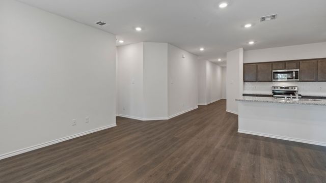 901 Barton Drive, Ennis, TX 75119