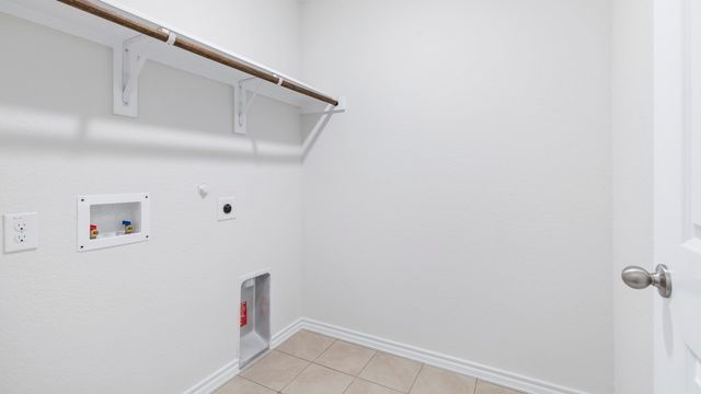 901 Barton Drive, Ennis, TX 75119