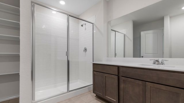 901 Barton Drive, Ennis, TX 75119