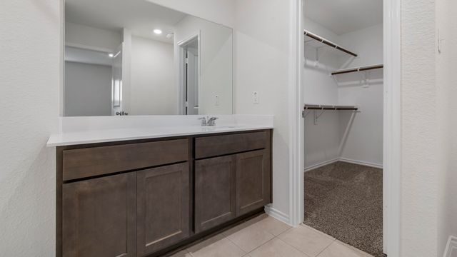 901 Barton Drive, Ennis, TX 75119