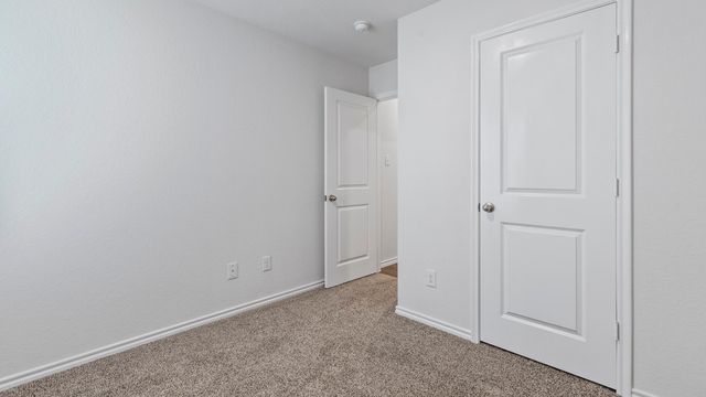 901 Barton Drive, Ennis, TX 75119