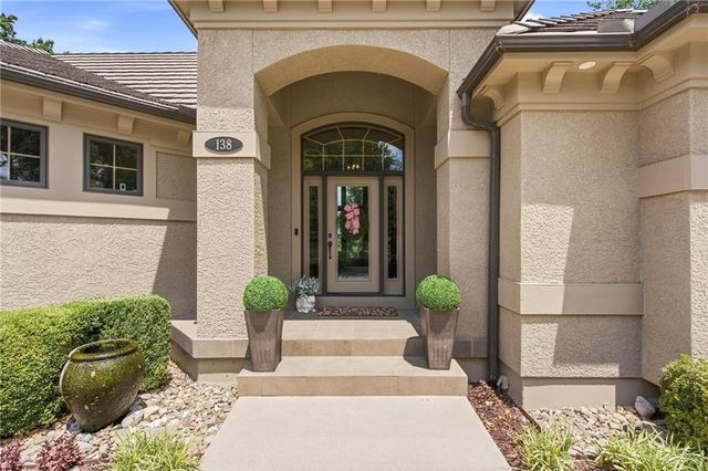 138 S Shore Drive, Lake Winnebago, MO 64034
