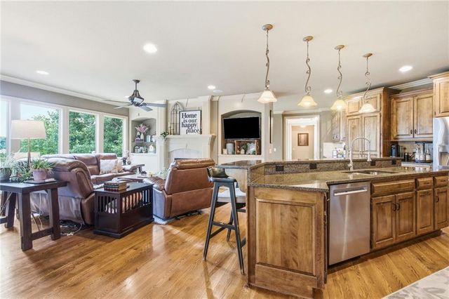 138 S Shore Drive, Lake Winnebago, MO 64034