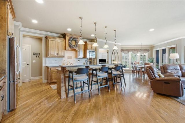 138 S Shore Drive, Lake Winnebago, MO 64034