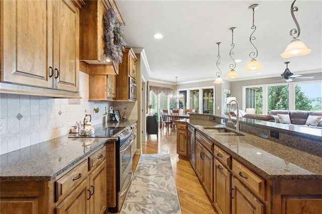 138 S Shore Drive, Lake Winnebago, MO 64034