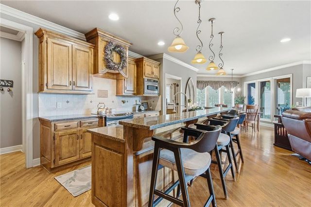 138 S Shore Drive, Lake Winnebago, MO 64034