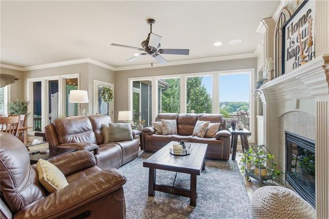 138 S Shore Drive, Lake Winnebago, MO 64034