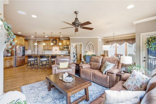 138 S Shore Drive, Lake Winnebago, MO 64034
